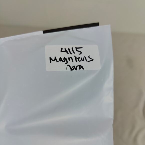 Magnlens Seamless Sports Bra Womens XS Sea Ice Light Blue Eyelet Racerback NWT - Picture 7 of 7